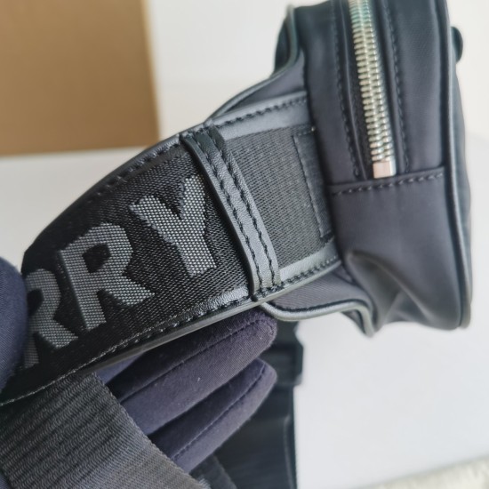 On March 9, 2024, the original P500 Burberry waist bag drew inspiration from the 90s street style and was made of ECONYL material with logo decoration. ECONYL is a sustainable nylon fabric made from recycled fishing nets, fabric waste, and industrial plas
