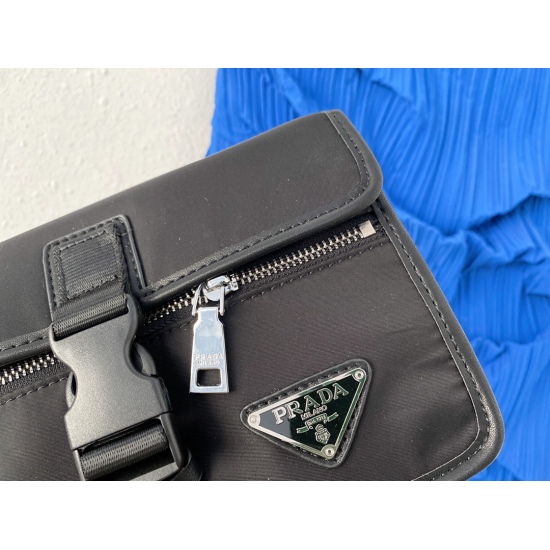 On November 6, 2023, P150 Prada Men's Canvas One Shoulder Crossbody Bag The Messenger Bag features exquisite inlay craftsmanship, classic and versatile physical photography, original factory fabric, high-end quality delivery, small ticket dust bag, 23 x 1