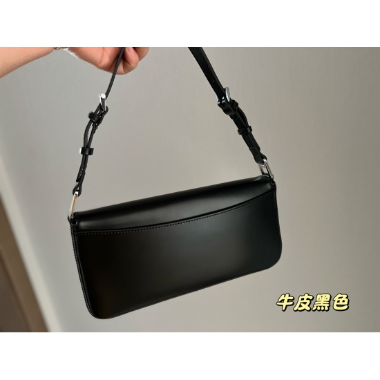 2023.11.06 265 cowhide box size: 28 * 15cmprad underarm bag 22ss hottest item! The design of Prada's underarm bag is very satisfying, and you can feel its beautiful streamline through the pictures, which has a high fashion feel.