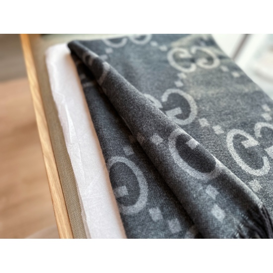 2023.10.03 130 box size: 64 * 190cmGG new cashmere scarf available on both sides 〰️ Complete packaging configuration. It comes in black and gray ‼️