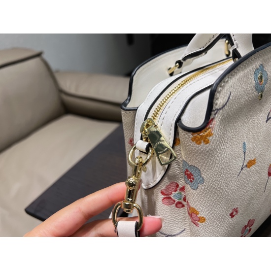 2023.10.03 p195 ⚠️ 24.14 Kouchi Daifei Bag Gucci has a huge capacity, and the bag is full, elegant, elegant, gentle, and dignified. The leather is wear-resistant and resistant, making it super suitable for the workplace