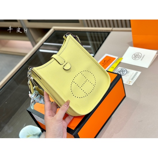 2023.10.29 215 Folding Gift Box Scarf Pony Size: 19 * 17cm Evelyn Mini Exclusive Customized Version Hermes Imported Leather Embroidery ✔ Not an ordinary version on the market, absolutely cost-effective, super high, compact, lightweight, and sufficient cap