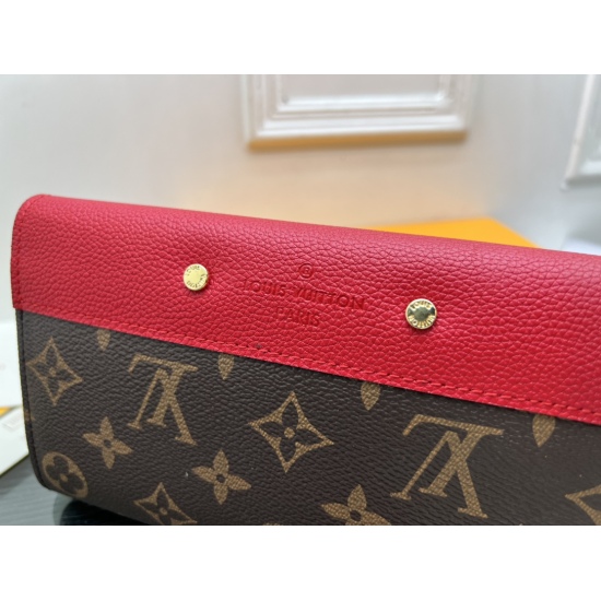 The design of this versatile Pallas wallet, 20230908 M58414, is extremely exquisite, stylish, and practical. The vivid and colorful Monogram canvas and the iconic S-shaped lock guarantee not only ensure the safety of the money clip, but also make it exude