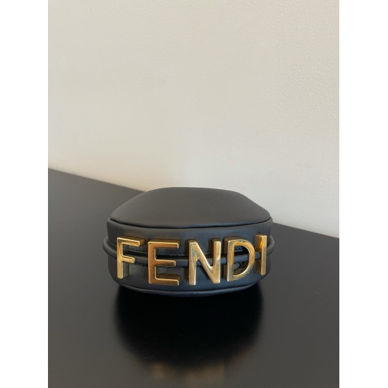 On March 7, 2024, the original order was 650 special grade 770 mini shipment FEND1praphy underarm bag, featuring a crescent shaped design. The classic metal logo [FEND1] is decorated at the bottom of the bag, and the outline of the bag is very close to th