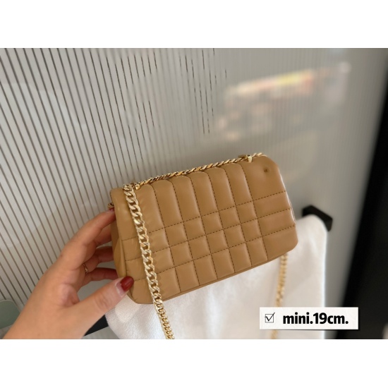 2023.11.17 195 box size: 19 * 11cmbur Lola new product chain pack with soft leather and honing seam technology filled with advanced! It looks great with my basic style!