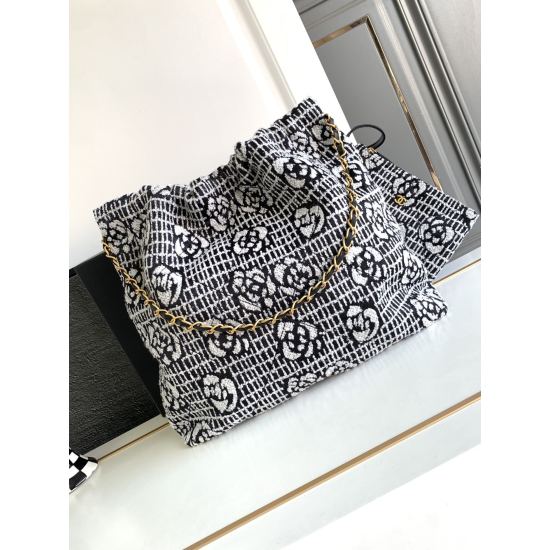 P1030 in stock Chanel 23k garbage bag black and white camellia flower coarse tweed: medium 39cm, small 35cm