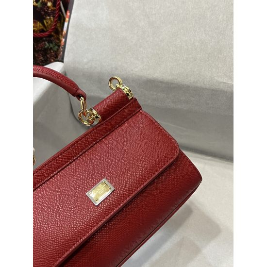 20240319 batch 420 top original Dolce Gabbana, a platinum bag in the fashion industry, always emits heat and light every time it is displayed ✨ The highlights are always loved by people, and the color is always outstanding. The selection of materials give