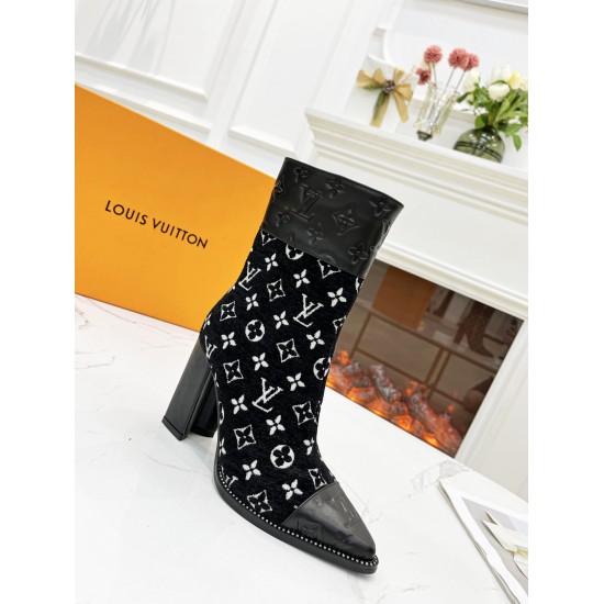 2023.11.05 LV donkey's pointed short boots. Luxury atmosphere, minimalist fashion. A clean and neat style is a must-have item in the workplace. The overall line of the shoe is smooth, stretching the leg shape, and the comfort is beyond doubt. Upper: Impor
