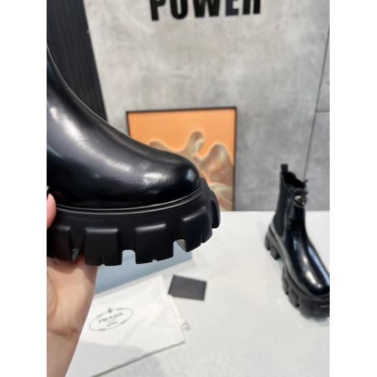 On January 5, 2024, the Maoli 330 and 2023 SSS launched the Prada elastic short boot series PRADA, a popular online fashion show in early autumn and winter. Prada can be used in important occasions with a fresh and luxurious feel, perfect for wearing. The