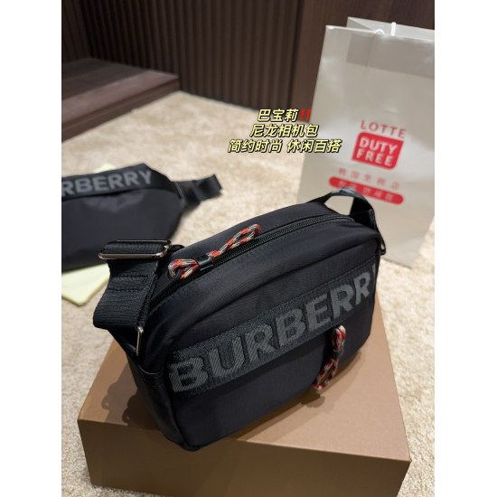 2023.11.17 P200 box matching ⚠️ Size 28.15 Burberry nylon camera bag material is durable and wear-resistant, with a simple design. The bag is lightweight and easy to use for daily use. The black evergreen style has a cool upper body! Fashionable!