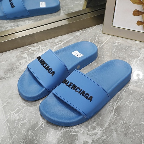 20240410 Running Volume Price 110 ▶️ BALENC * AGA 2020SS Upgraded Balenciaga Slippers ❤️ INS best-selling spot products are available for sale. The original version is purchased and molded, with a consistent large sole and a private mold. The one word str