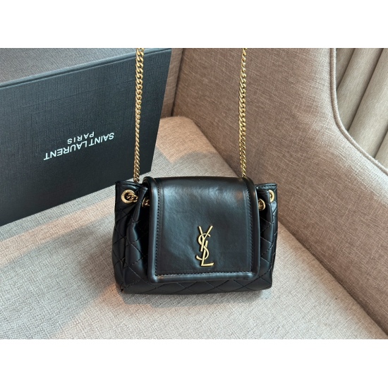 2023.09.03 190 box size: 17 * 12cm cowhide quality ✅ YSL mini NOLITA handbag is exquisite, cute, and very capable of carrying. He is really a gentle fairy, Ben Xian. Search for Yang Shulin and Lolita