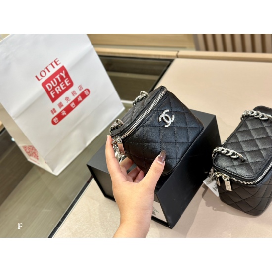 On October 13, 2023, 195 200 comes with a foldable box Size: 11.10cm 18.11cm Chanel Mouth Red Envelope Box Wrap Small Cute Caviar Quality! Very advanced!