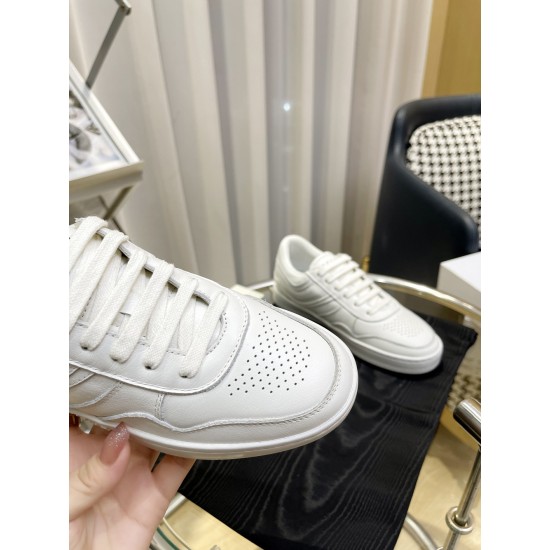20240403 280 Celine 2022 Autumn/Winter German Training Little White Shoes, with a great shape, clean and delicate, versatile and worth wearing. The logo is on the tongue and heel, making it easy to match and look good. This design is different from the pr
