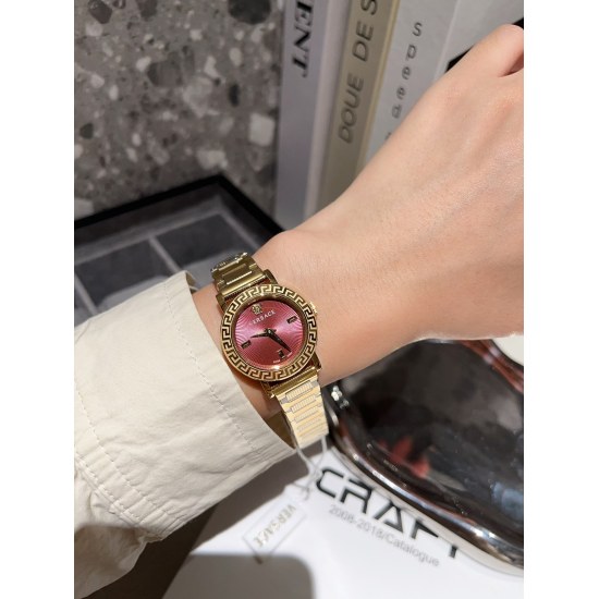 20240408 White 270 Gold 290 New Versace Versace PET Series, with a diameter of 28mm, combines minimalist timepieces with innovative style designs and eye-catching wristbands, showcasing a combination full of urban style. Designed for urban women, it is ve