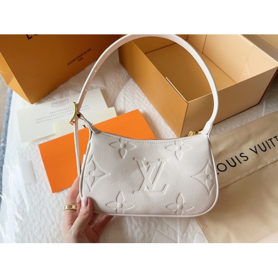2023.09.03 160 box size: 21 11cmL Home Underarm Bag Underarm Back looks great! A bag that looks more and more durable! Upper body effect Grandma's love is so explosive! Search Lv Underarm Bag