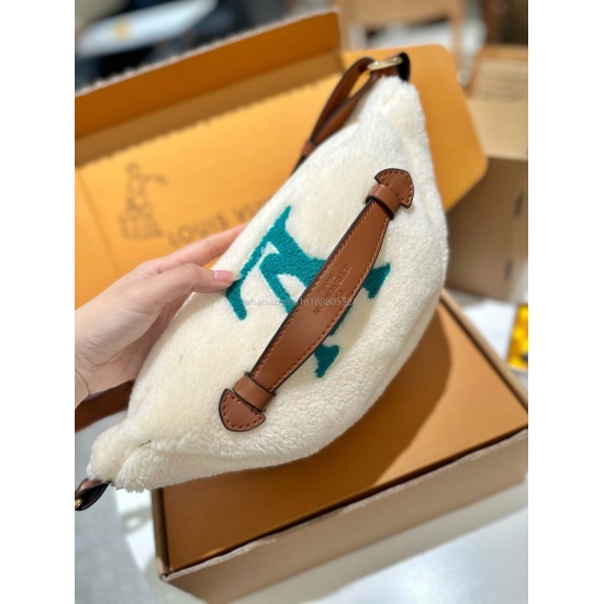 2023.08.14 P175 Folding Gift Box Packaging ✨  Special cabinet synchronization Lv chest bag waist bag lamb wool winter latest Teddy series high version waist bag shoulder bag fur feel super good autumn and winter pairing super beautiful super recommended r
