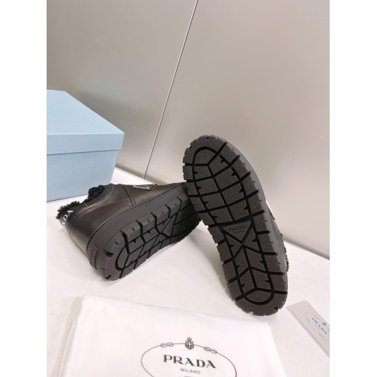 2024.01.05 300 ❥ PRADA Autumn/Winter Edition Upgraded Again! Last year, it was released and has been selling well. This year's upgraded version has mature and beautiful workmanship in all aspects! The original 1:1 reproduction features the iconic triangul