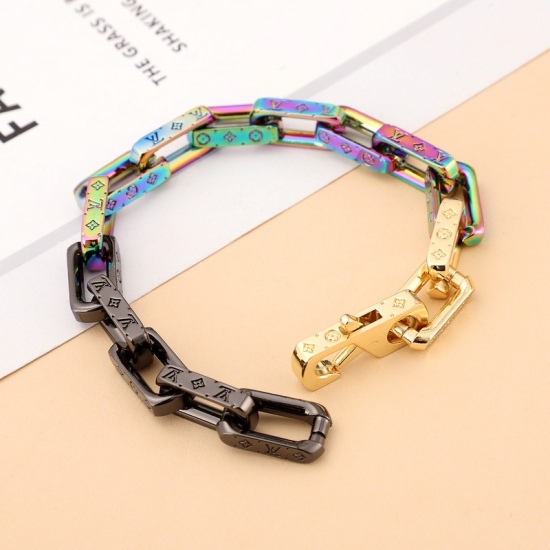 2023.07.11  Bamboo Bracelet Material: Steel Monogram Colors Chain Necklace Continues the Monogram Chains concept of the 2019 Spring/Summer series. It features an oversized square chain that is interlocked at the beginning and end, and a sharp and angular 