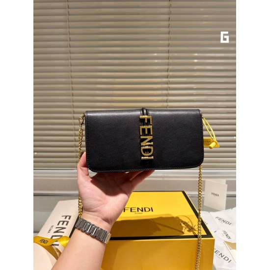 2023.10.26 P210F Home New Chain Bag [fendi] This style is really good, foreign, soft, and stylish. It comes with leather, all steel hardware, and a full set of packaging dimensions of 21 11 (packaging)