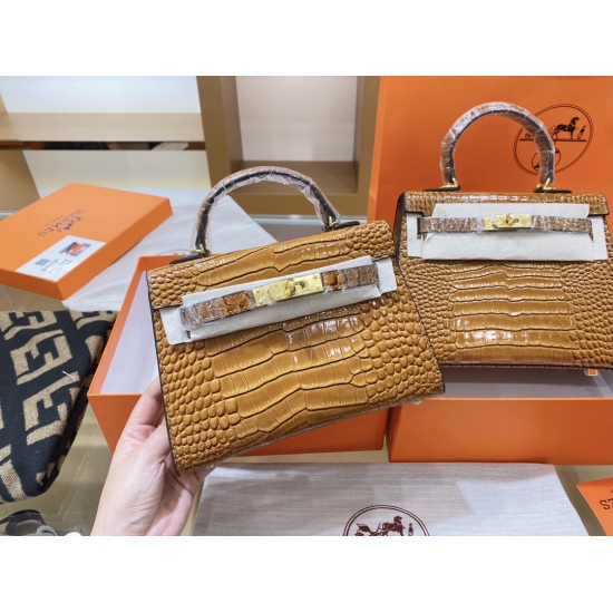 2023.10.29 Herm è s p 260 150 Kelly Collection Herm è s Classic! Speaking of Hermes, the two classic package styles Birkin and Kelly couldn't help but come to mind! The exterior design has Kelly's elegance and intelligence, and the 