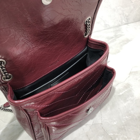 20231128 batch: 610niki wine red 22cm, the most popular NIKI in history with baby size! Lightweight and atmospheric! Mainly special, special, and capable! I don't need to say much about the quality at all! Imported crease catching oil wax cowhide, especia
