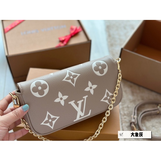 2023.10.1 185 box size: 22 * 12cmL Elephant Grey ivy woc Real Milk Hooky Drop~Super suitable for summer with double chain design. Mahjong bag can be cross slung, one shoulder, portable, and built-in card slot is cute and easy to use!