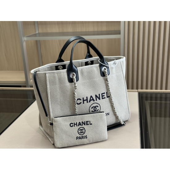 On October 13, 2023, 250 255 unboxed size: 38 * 30cm (large) 33 * 25cm (small) Is there a vacation arrangement! Chanel Cowboy Beach Bag: Arrangement! Arrange! The beach bag released this year is really beautiful! Very dirt resistant and durable!