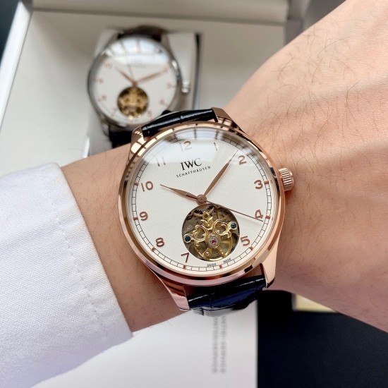 20240408 White Shell 550, Rose Gold 570. 【 First Release New Classic Hot Selling 】 Wanguo-IWC Men's Watch Fully Automatic Mechanical Movement Mineral Reinforced Glass 316L Precision Steel Case with Genuine Leather Strap Simple, Casual, Elegant, and genero