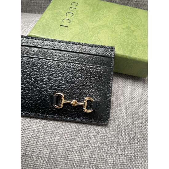 2023.07.06 the new autumn and winter 2022 collection design elements derived from the brand's equestrian roots inject a touch of luxury into this black leather wallet. Number: 700469 Size: 10 * 7