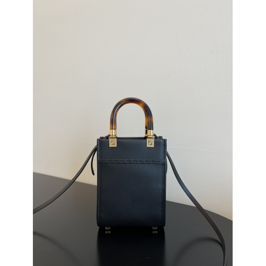 On March 7, 2024, the original order was 650 Super Grade 770 Black Sunshine Mini Hawksbill Handheld Crossbody. The cute and exquisite mini tote, paired with a hawksbill handle, is definitely a must-have it bag for this year! Don't be fooled by its small s