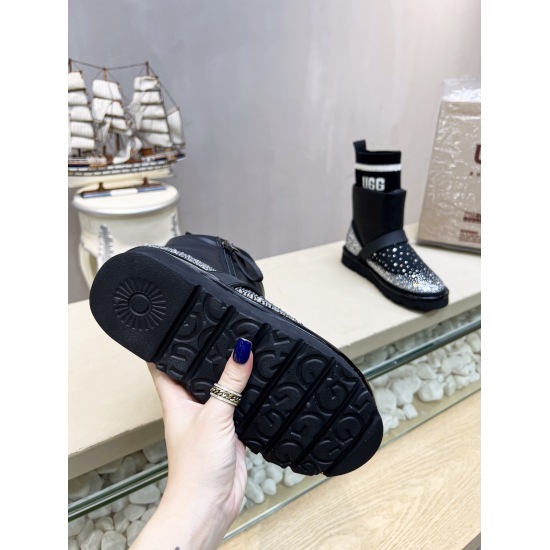 20230923 P270 2022 UGG New Snow Boots! Bling Bling ✨✨ Series, the upper is made of imported and anti freeze crack imported patent leather. The shoe barrel is made of unique wool, which has good warmth retention. The soft fabric not only increases comfort 