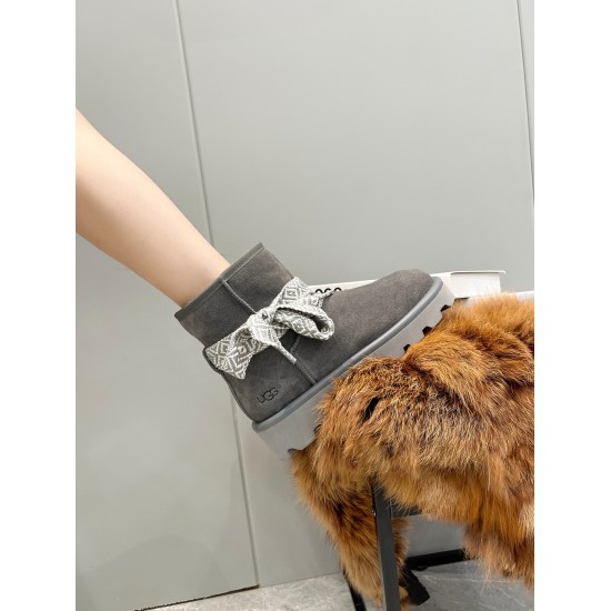 September 29, 2023 ❄️ P280 is a must-have item for winter hands, with a 100% explosive and beautiful ethnic style design, adding an exotic style to the short boots that instantly elongates the legs. Upper: High quality suede lining: Imported Australian sh