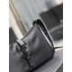 20231128 batch: 550 black buckle nylon ⚬ LE 5 A ̀  7_ Nylon style college style salt shoulder crossbody bag for men and women, lightweight nylon fabric, low-key, luxurious, and versatile for commuting. The bag is designed for leisure and can be salted. Th