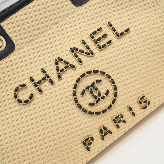On July 10, 2023, Chanel | New Straw Woven Beach Bag for the 21st year: Straw Shopping Bag! 2021S Spring and Summer Grass Weaving Beach Fur and Grass Integration Continues for 19 Years. The logo of the beach shopping bag is simply a classic element of the
