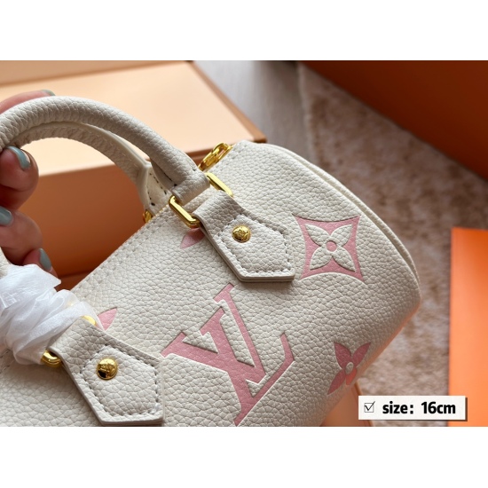 2023.10.1 p190 new model (with box) size: 16 * 10cm L home ss2022 Speedy Nano, feel the joy of nano together~Carrying a small bag really loves love~ ⚠️ Cream Strawberry Search: Lv nano