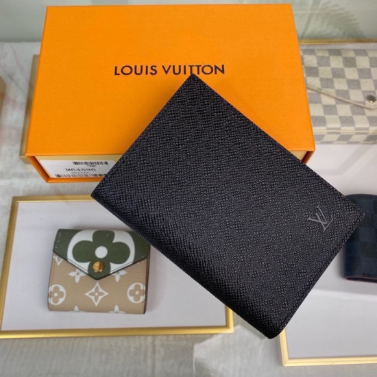 20230908 Louis Vuitton] Top of the line exclusive background M64596 Cross pattern size: 10.0 x 14.0 x 2.5 cm, a modern traveler's favorite accessory. This coated canvas passport case combines fashion and practicality. Equipped with four credit card slots 