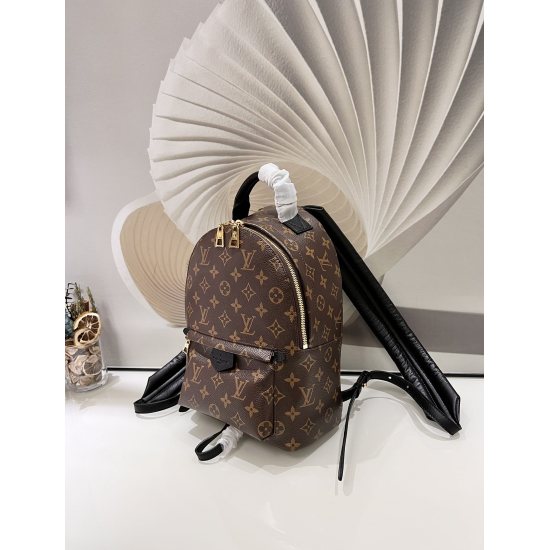 20231125 P520 [Exclusive Top of the line Real Shot] M44871 showcased its unique and fashionable backpack style at the 2016 Early Spring Fashion Show. It continues its luxurious appearance and reflects LV temperament in details. Size: 222910cm