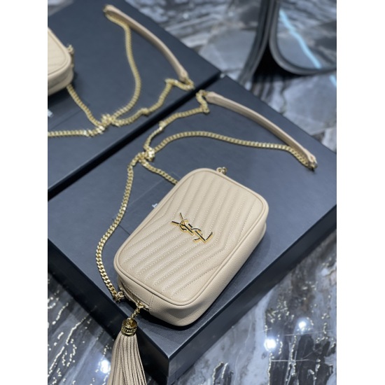 20231128 batch: 580 apricot colored gold buckle_ Top imported cowhide camera bag, ZP open mold printing, to be exactly the same! Very exquisite! Paired with fashionable tassel pendants! Full leather inside and outside, with card slots inside the bag! Very