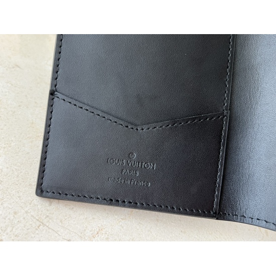 2023.07.11  LV Passport Clip N 410 Embossed Black This passport case showcases the dazzling renewal of the Damier Grahite Giant pattern to fans of the Damier pattern. It features a card slot and cash and ticket pockets while protecting travel documents, p