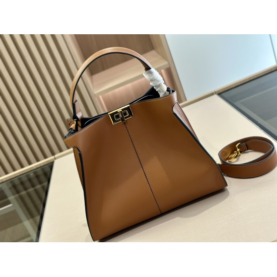 2023.10.26 215size: 30.24cm Fendi peekabo Shopping Bag: Classic tote design! But the biggest feature of this one is: portable: crossbody!