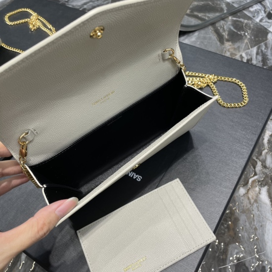 20231128 Batch 560_ The most classic iconic metal logo of the mini envelope bag, paired with a detachable chain shoulder strap, can be used as a handbag! This model also comes with a small card bag, which can hold 4/5 cards without any problem! Italian im