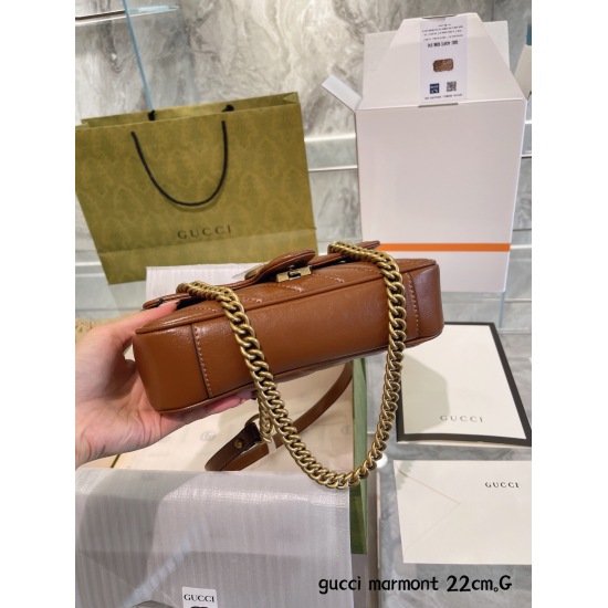 On March 3, 2023, the full set packaging of 22cmGG marmont in P215 medium size is definitely the most beautiful in Gucci!! The new caramel color is real! Double G buttons paired with wave quilted stitching are simple and atmospheric, with the original lea