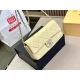 On October 13, 2023, 215 comes with a foldable box. Aircraft box size: 25.14cm Chanel pearl bag. Summer's cute sheepskin quality! Very advanced!