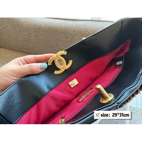 On October 13, 2023, 220 no box size: 29 * 31cm (vertical version) 35 * 29cm (horizontal version) Xiaoxiangjia 19bag shopping bag hobo shopping bag can be heartwarming~22B Autumn and Winter 19 Bag tote Tote This bag is truly fragrant with all classic elem