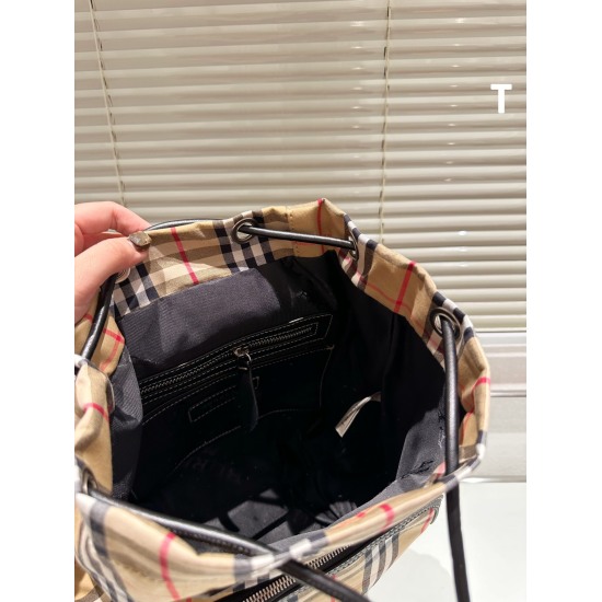 On November 17, 2023, P215 Burberry THE RUCKSACK Military Backpack # Burberry Backpack # BURBERRY How do you get the RUCKSACK backpack? The design inspiration comes from the brand's classic military style from the early 20th century. We hope to use lightw