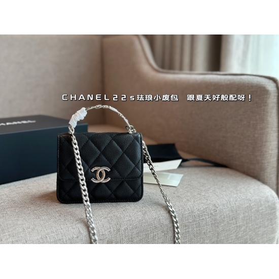 2023.10.13 190 box size: 13 * 10cm Xiaoxiangjia 22s enamel handle small waste bag/zero wallet/mouth red bag paired with white metal is simply irresistible Coco enamel hollow handle, can you not love it?