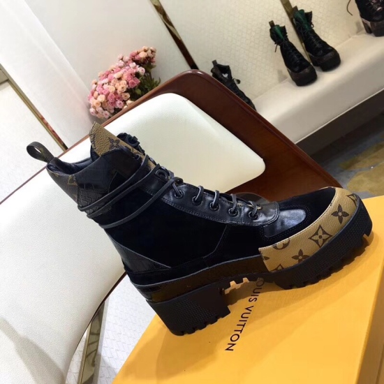 On November 17, 2024, LV Louis Vuitton # 2018ss New Martin Boot, Available in Multiple Colors # Four Seasons Preferred Premium Version # Super Comfortable on the Feet. Classic Fashion Versatile, Upper Introduction: Colored Mesh+Cowhide Inner Introduction: