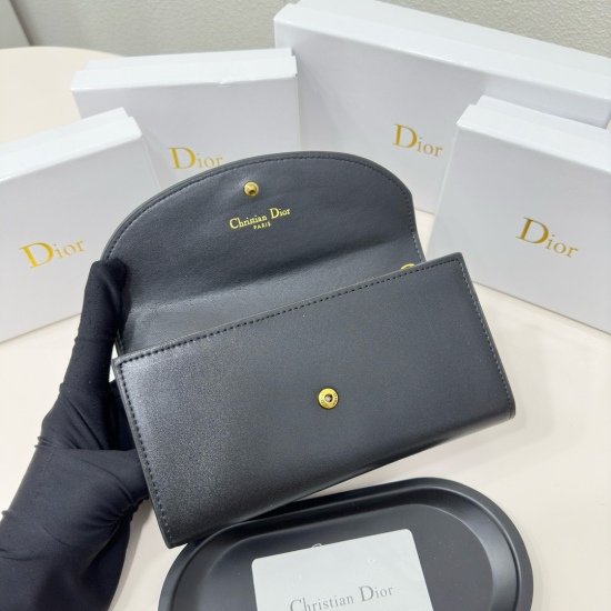 November 11, 2024 Brand: Dior 3861