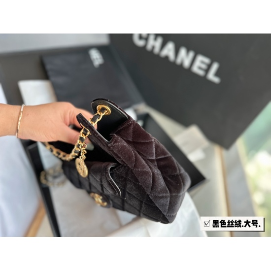 2023.09.01 Box size: 19 * 13c 22 * 15cm Xiaoxiangjia 23C Hippy Hobo The weather is getting cooler! I really need to change my bag! Black velvet has a strong sense of luxury, and the new velvet hobo can handle it. Wow!